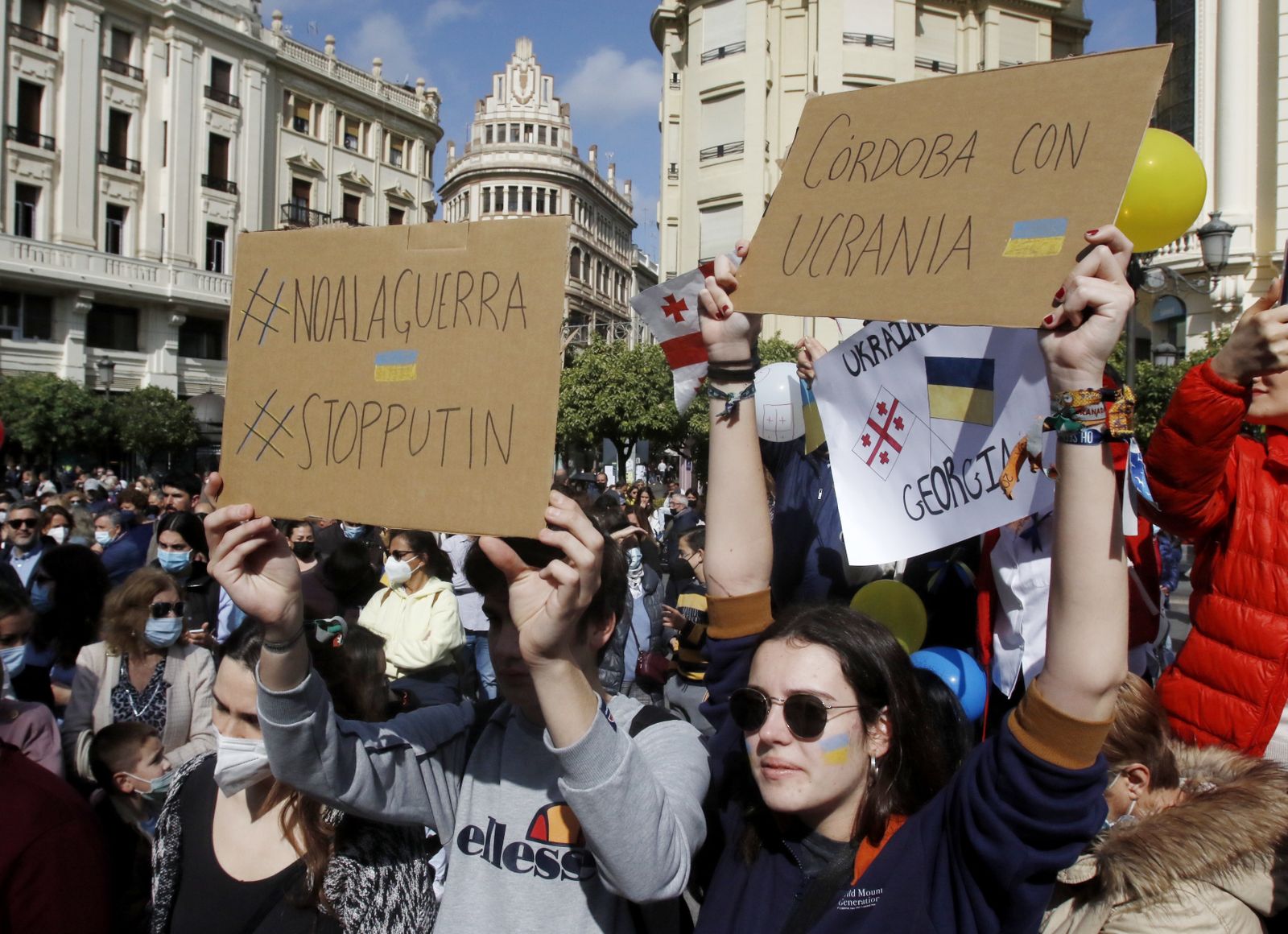 La concentración contra la guerra en Ucrania en Córdoba, en imágenes