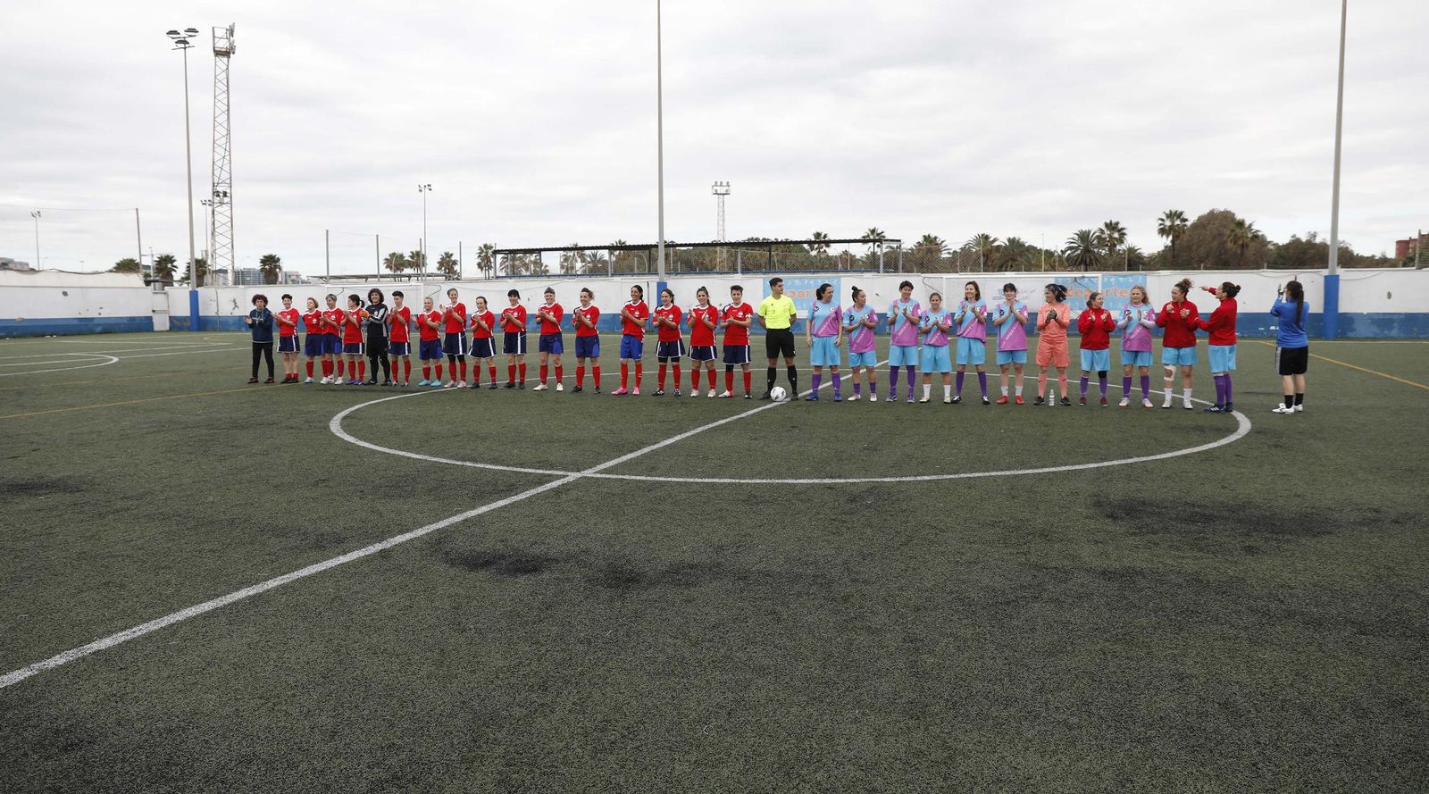 Las fotos de la primera jornada de la Liga Nacional de fútbol para veteranas, en La Línea