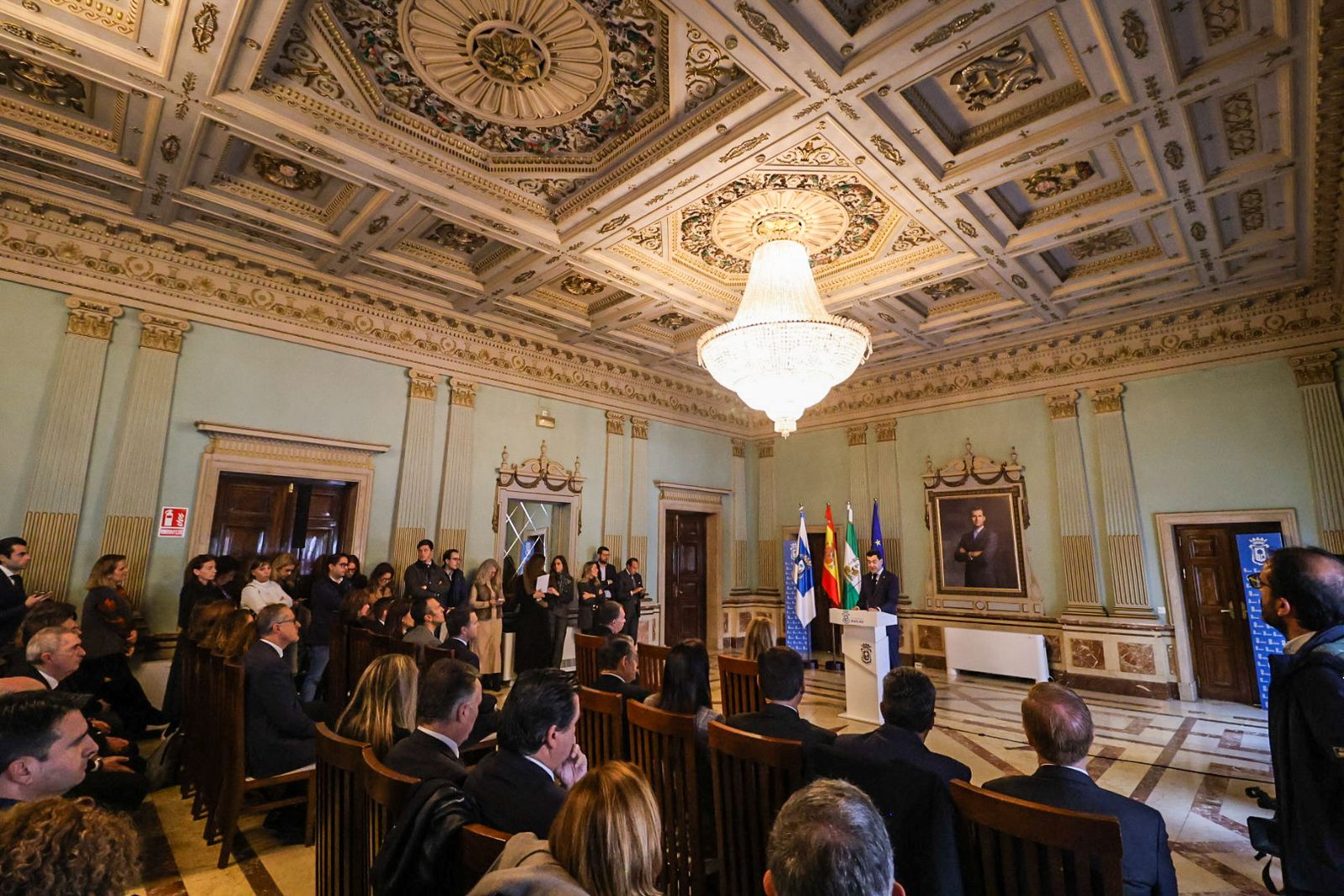 Fotografías del acto de declaración institucional en apoyo a las víctimas del accidente ferroviario de Adamuz y sus familias