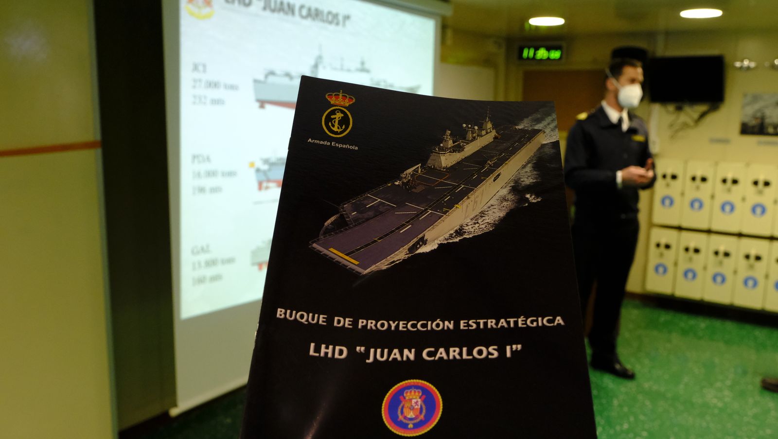 Fotogalería de la visita al portaaviones Juan Carlos I. Puerto de Almería.