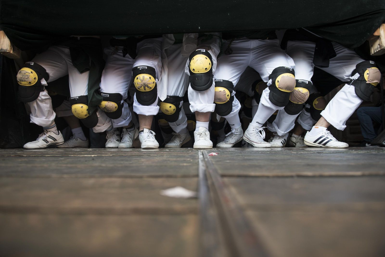 Los costaleros hacen un gran esfuerzo físico estos días.