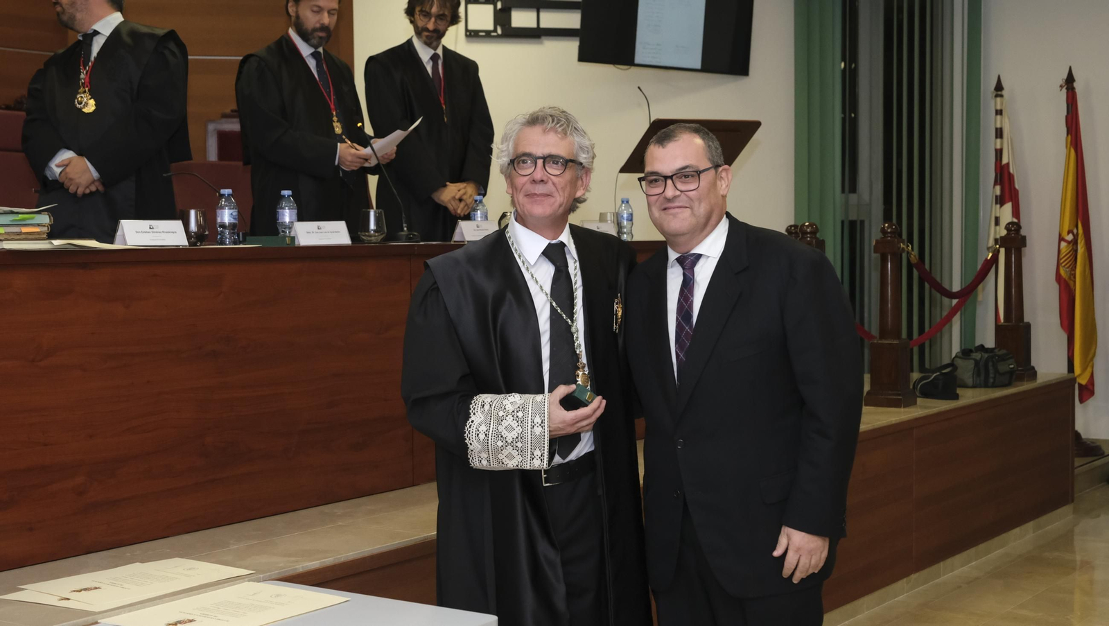 Entrega de insignias de 25 años de colegiado en el Colegio de Abogados de Almería, en imágenes