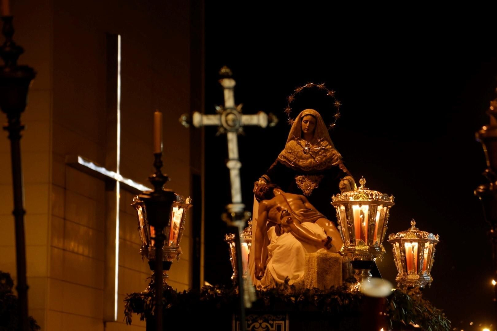 La procesión del Traslado al Sepulcro de Córdoba en este Sábado de Pasión, en imágenes