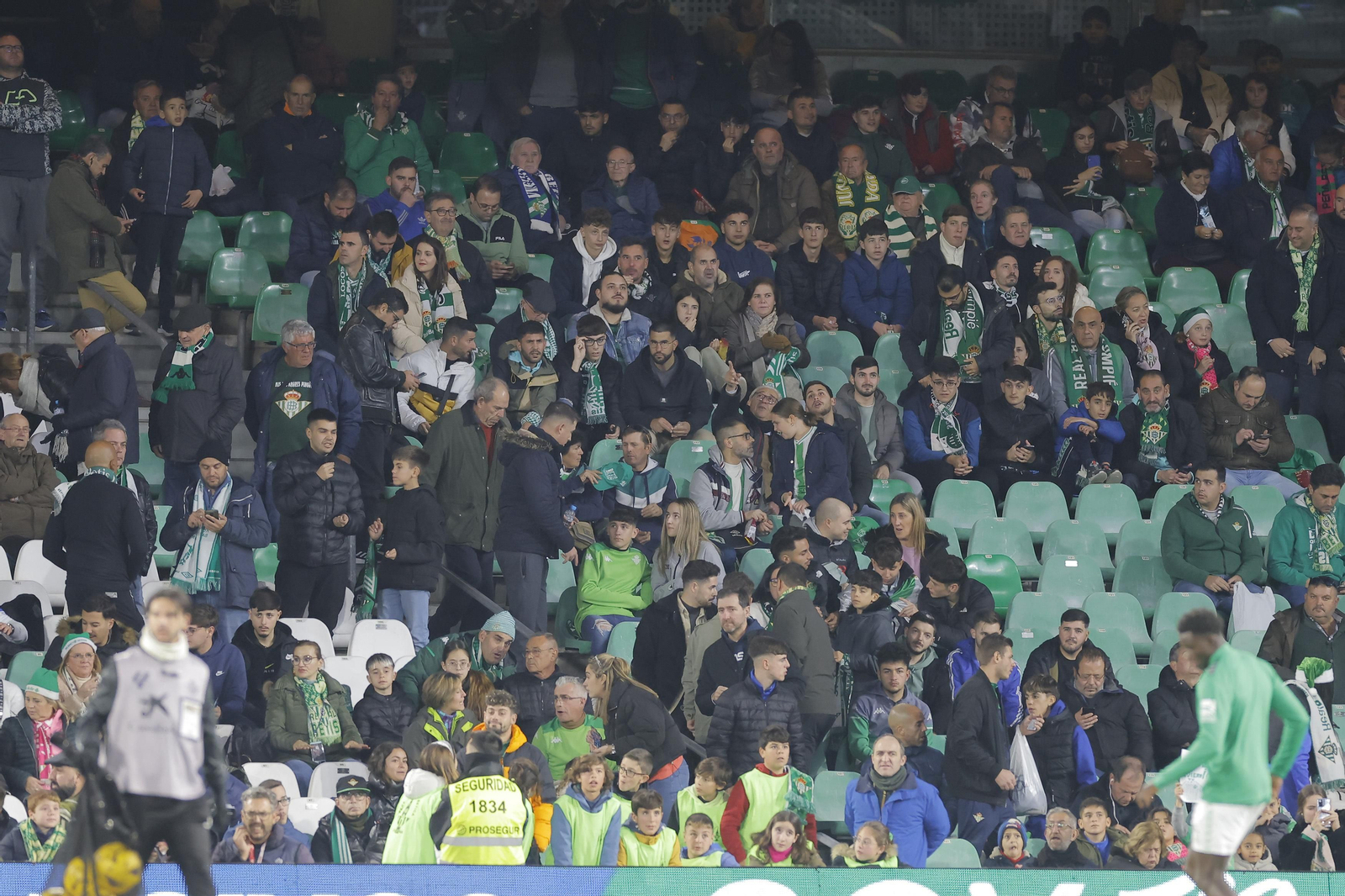 Búscate en las fotos del Betis-Girona
