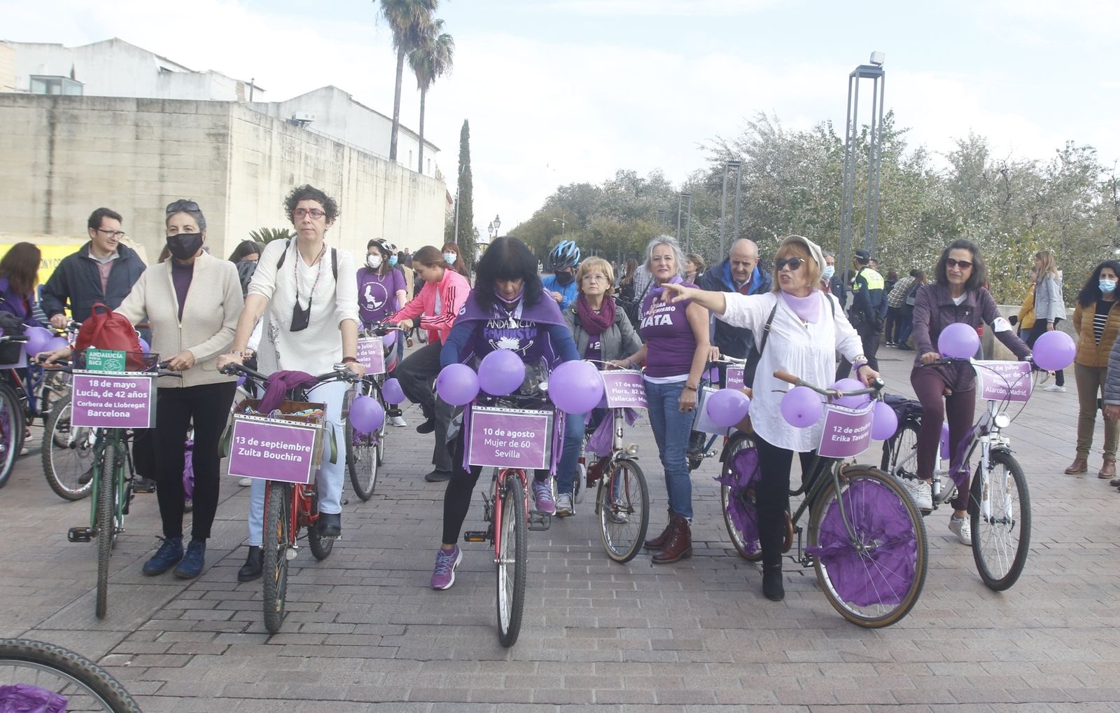 La Marcha En Bici contra la Violencia a las Mujeres en Córdoba, en fotografías
