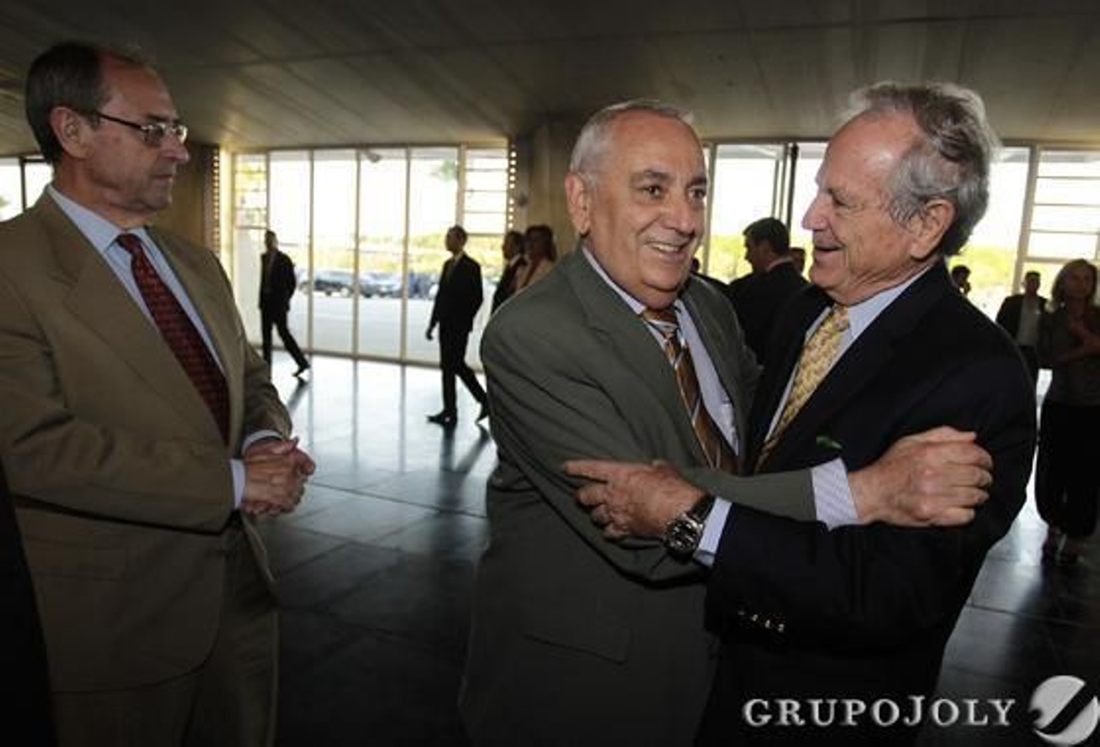 Guillermo Jiménez, ex vicepresidente del Tribunal Constitucional, junto a los empresarios Ramón Contreras y José Gandía.

Foto: Antonio Pizarro/Juan Carlos Vázquez/Victoria Hidalgo/ Manuel Gómez