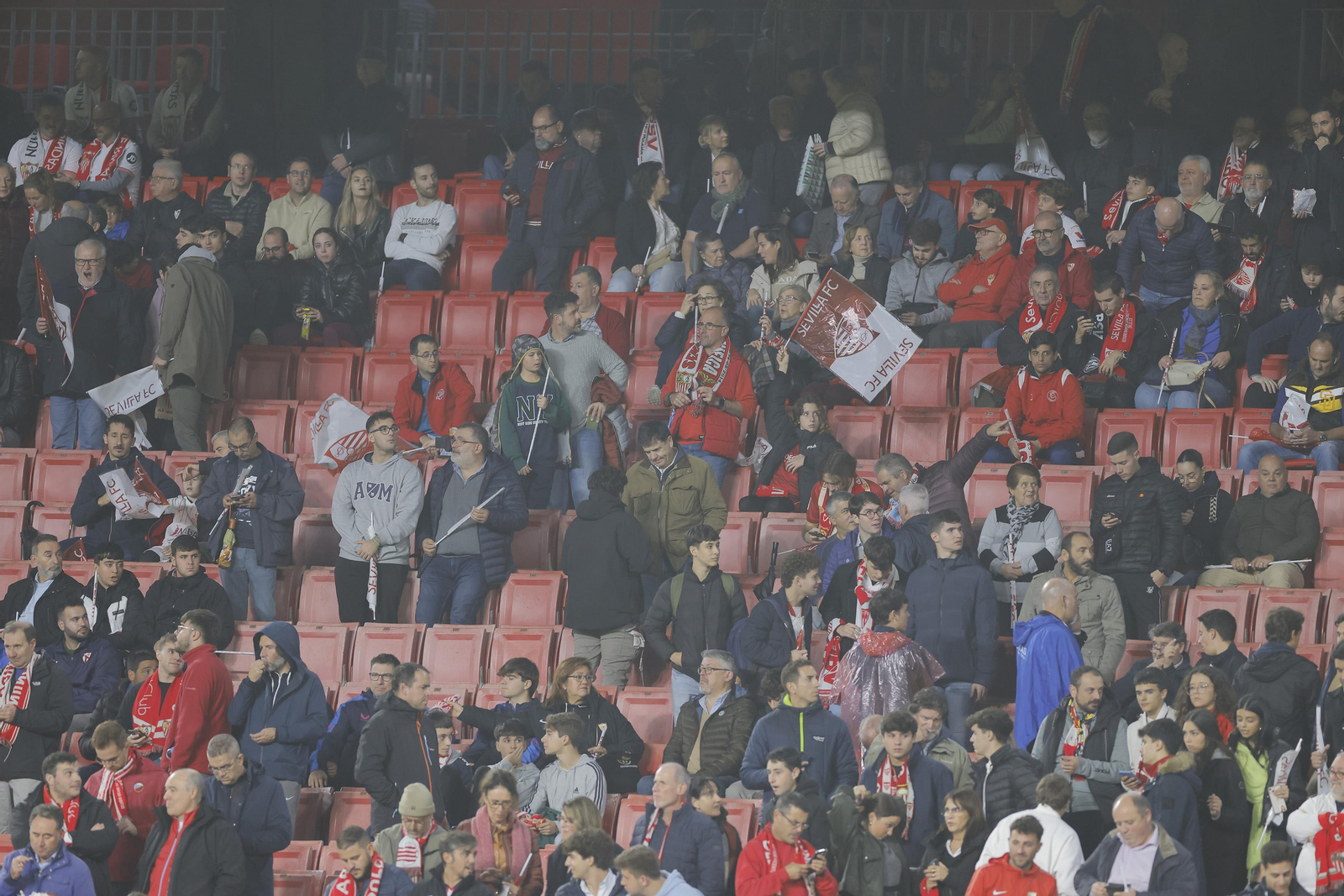 Búscate en las fotos del Sevilla Fc- PSV