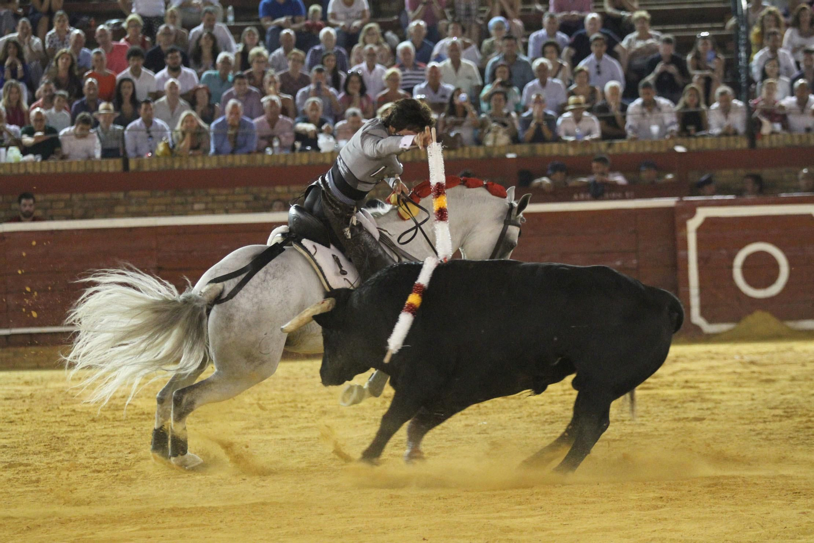 Festejo de Rejones en el coso de La Merced por Colombinas.