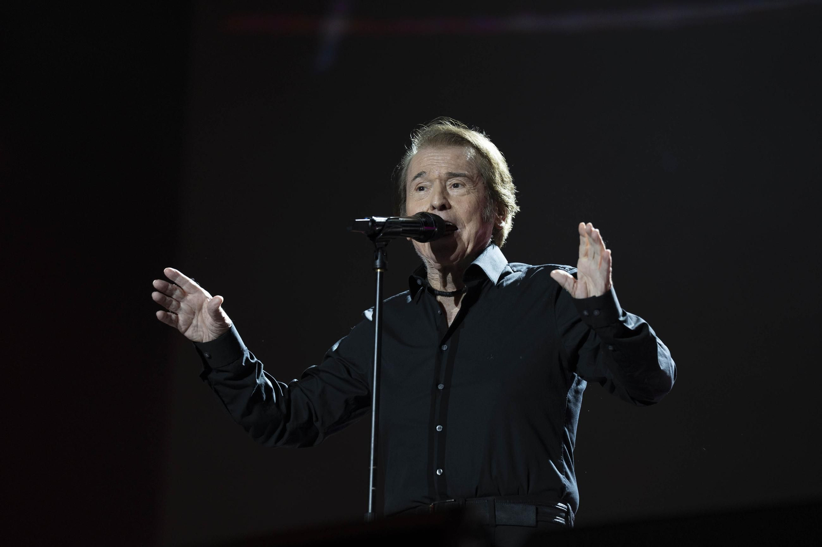 Las mejores imágenes del concierto de Raphael en la plaza de toros de Almería