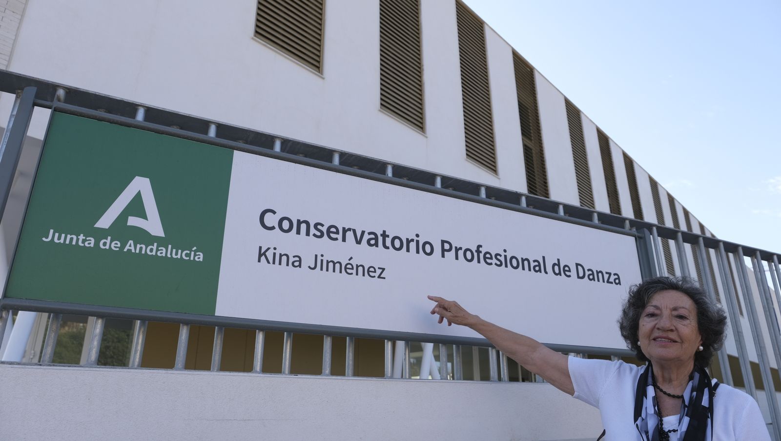 Kina Jiménez visita el Conservatorio Profesional de Danza que lleva su nombre