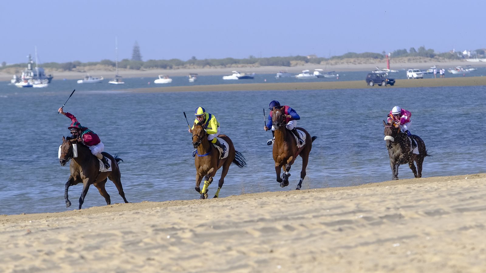 Las carreras de caballos en Sanlúcar en imágenes.