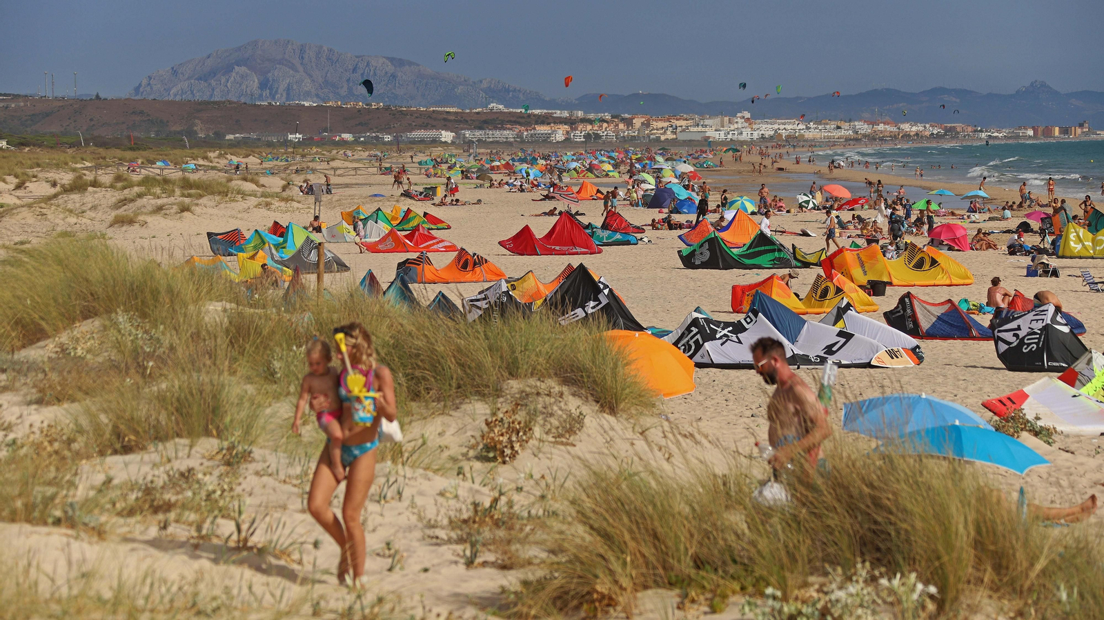 El calor llenas la playas el primer fin de semana de agosto