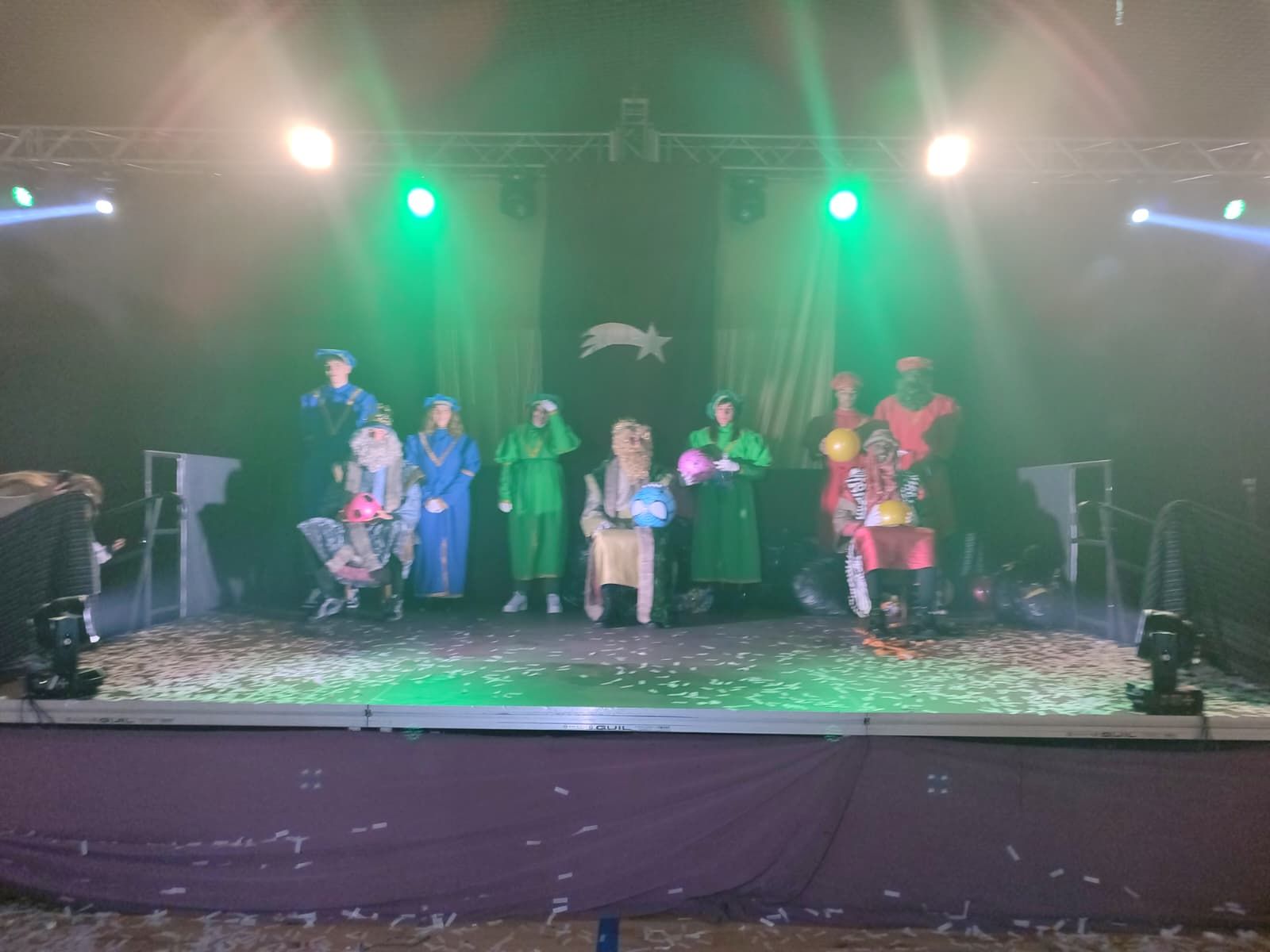 Los Reyes Magos realizan un espectacular acto en Tíjola: el público disfruta de música y bailes