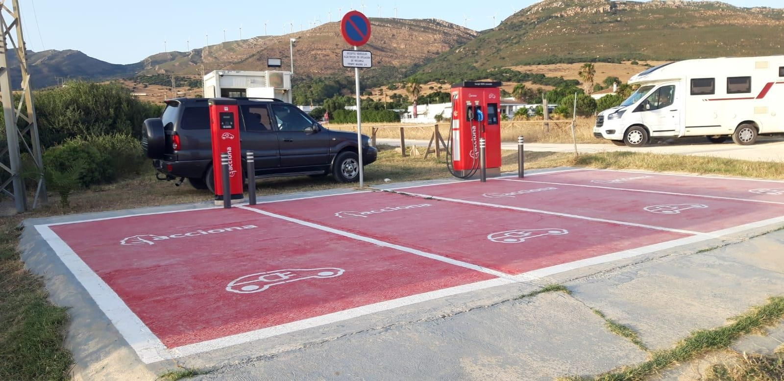 La placa de hormigón denunciada por Agaden.