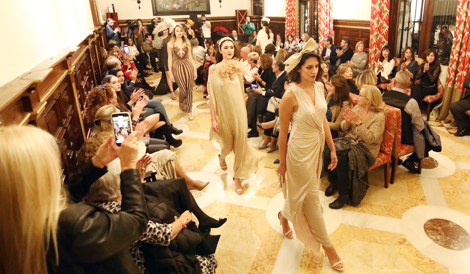 Ángeles Verano presenta su nueva colección en el 'Hotel Casa Palacio María Luisa'