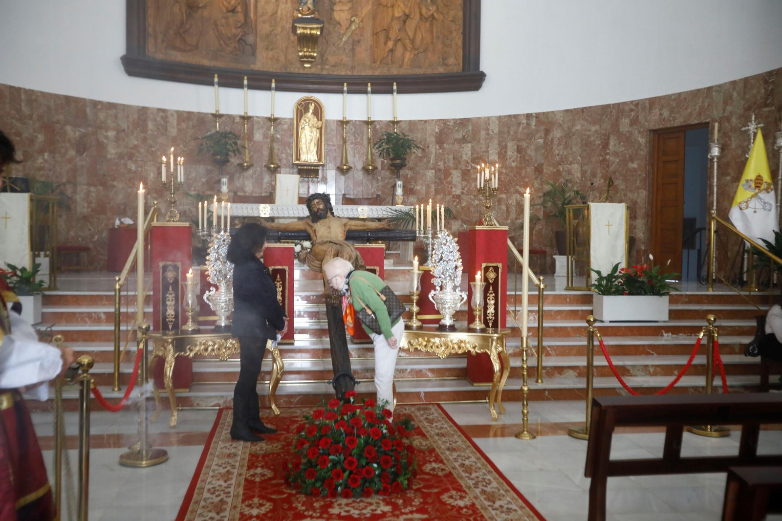 Las mejores fotos del besapiés al Cristo de la Confianza de Córdoba