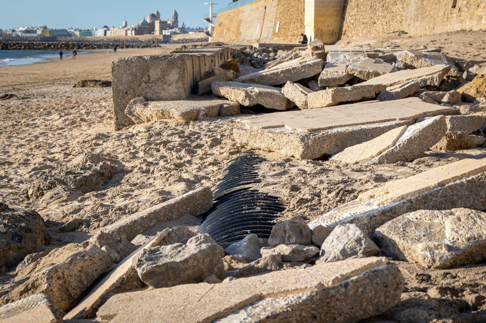 Las imágenes del lamentable estado de este tramo de la Playa Victoria
