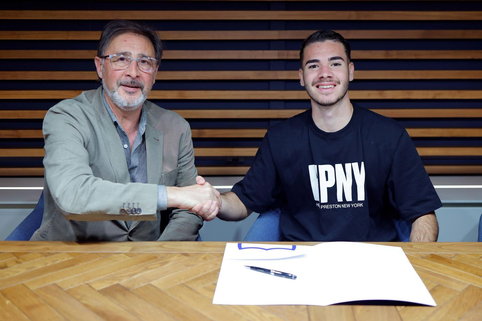 El Málaga renueva a David Márquez, del Atlético Malagueño