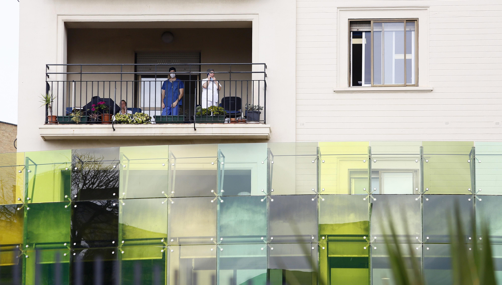 Sanitarios en el hospital Regional de Málaga.