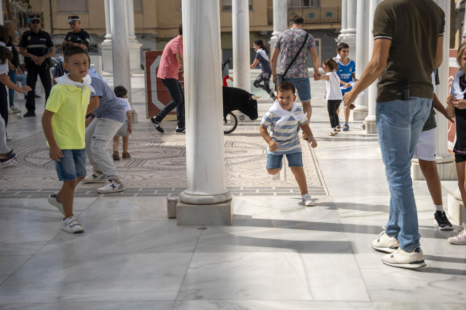 Las imágenes del taller de toros para niños y toro mecánico en Macael