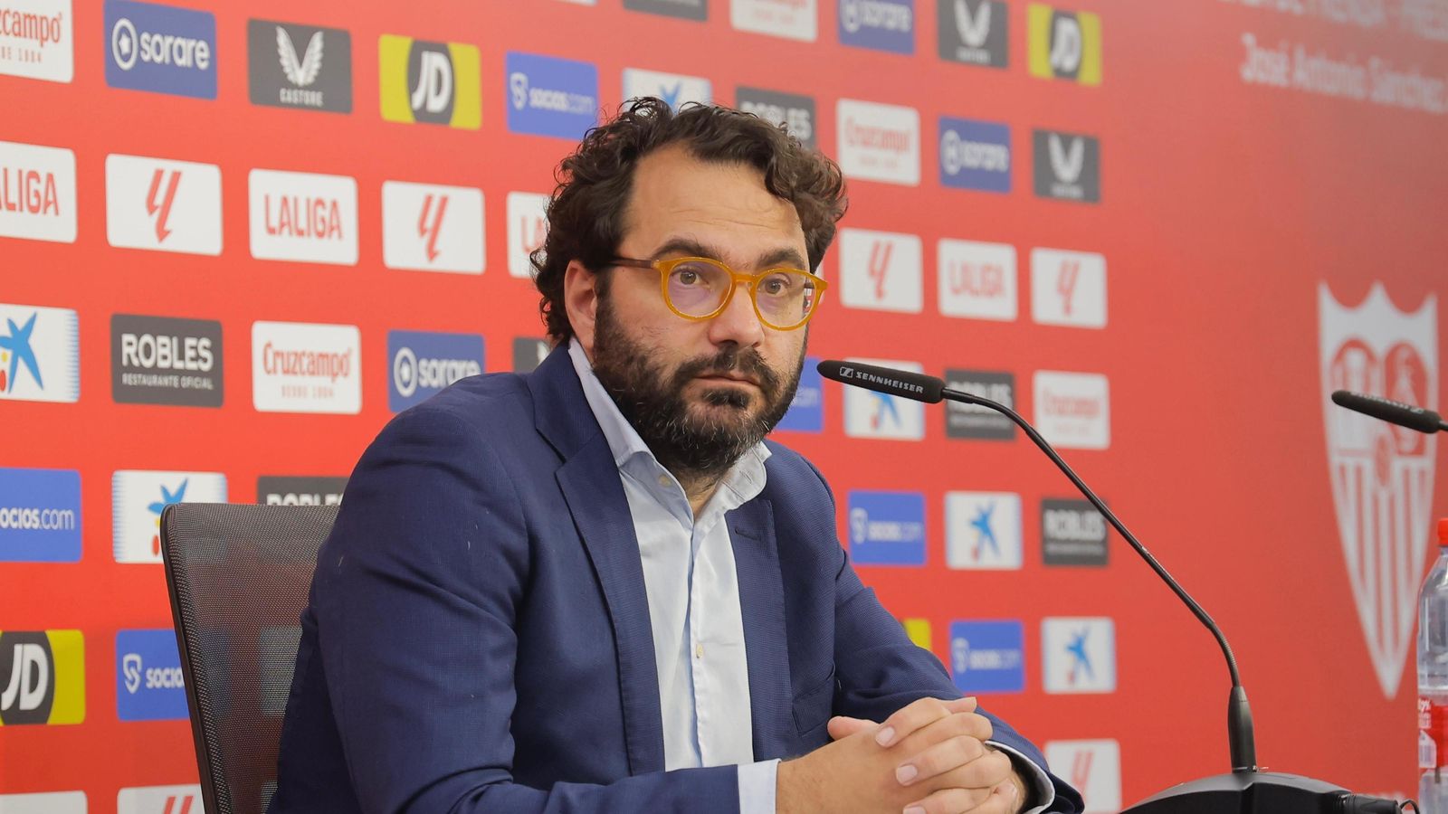 Víctor Orta, en la presentación de Agoumé como nuevo jugador del Sevilla.