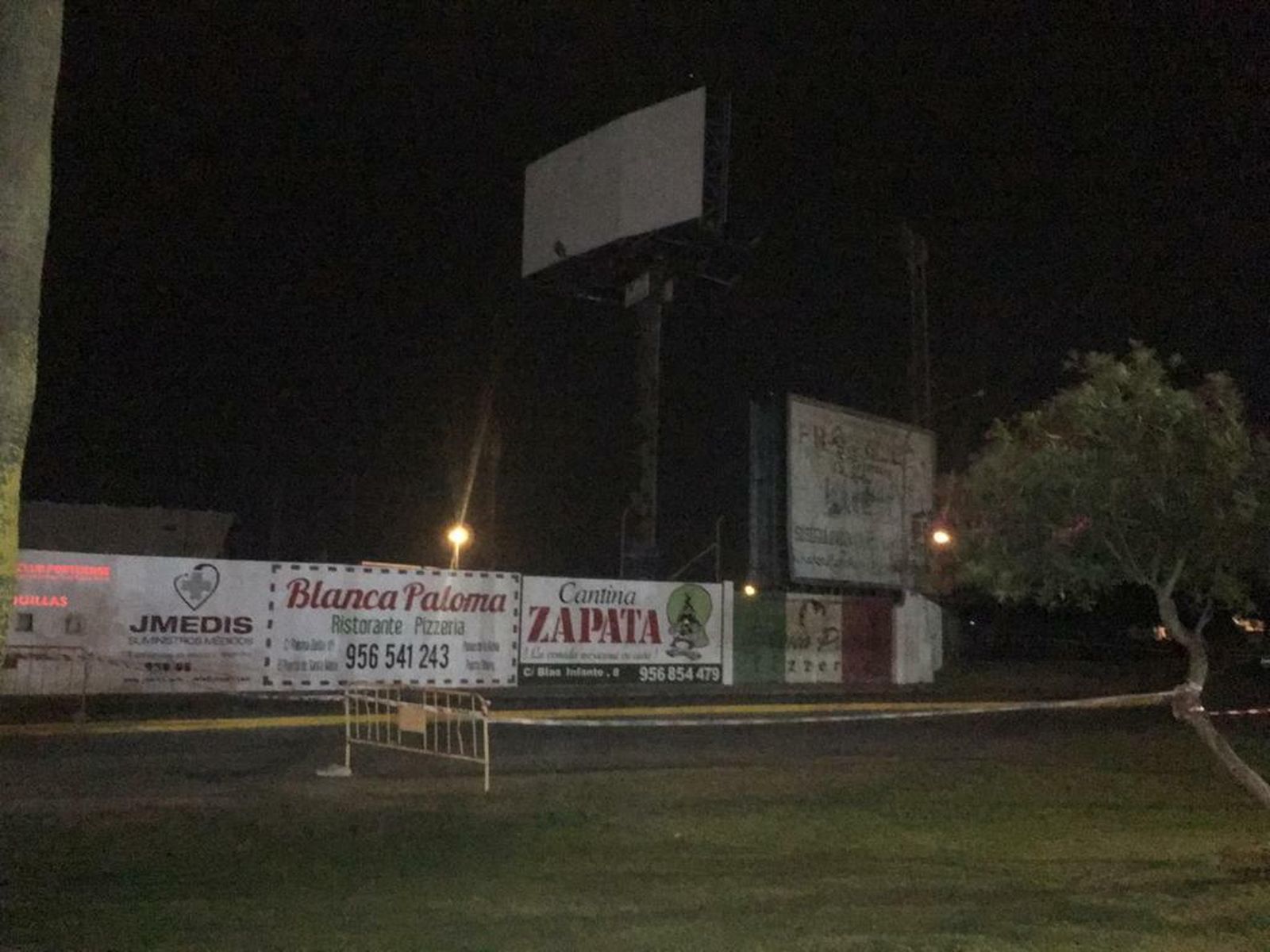 Una imagen de las vallas que rodean el estadio.