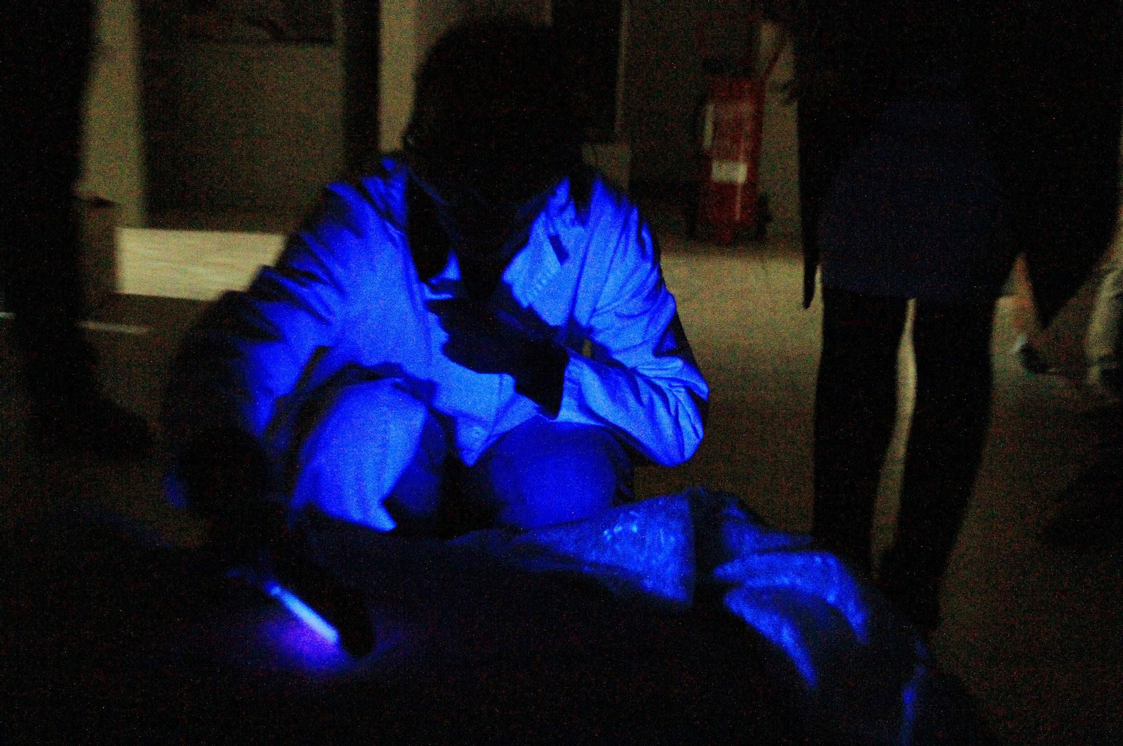 Imágenes de la llegada al museo de Huelva de la estela de cerca de 5.000 años de antigüedad hallada en Cañaveral de León