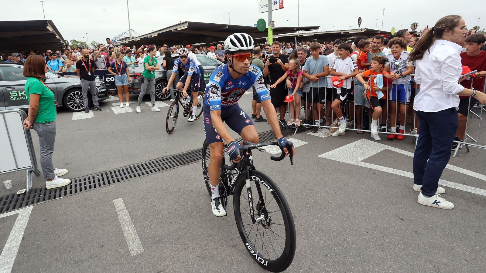Así fue la salida de la Vuelta España desde Carrefour Sur en Jerez
