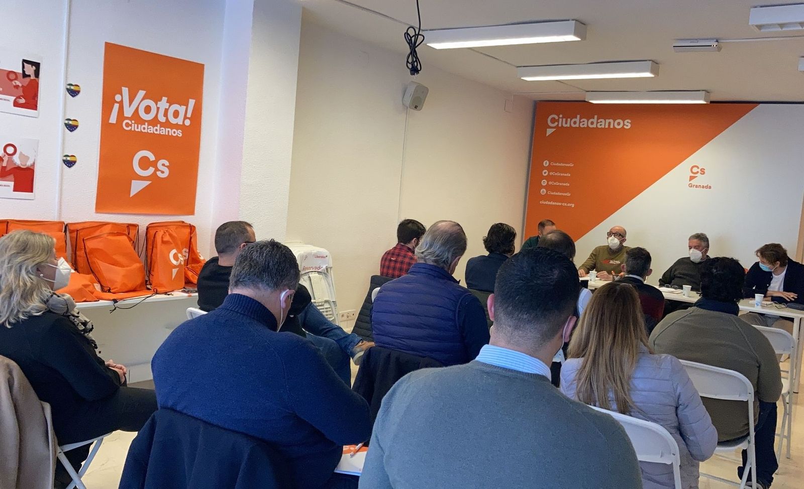 Un momento del taller sobre municipalismo realizado hoy por la formación naranja