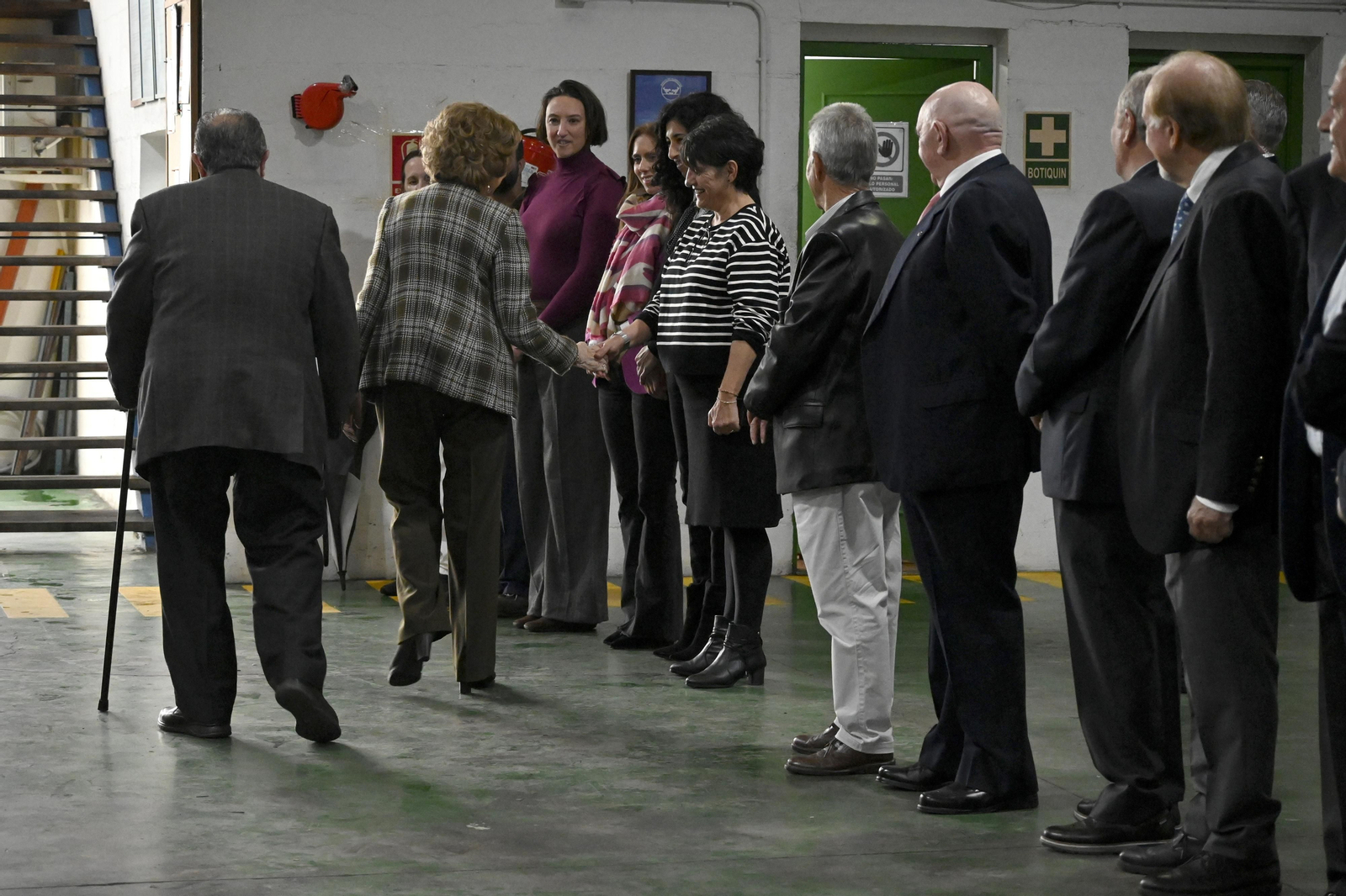 La Reina Sofía visita el Banco de Alimentos de Huelva, en imágenes