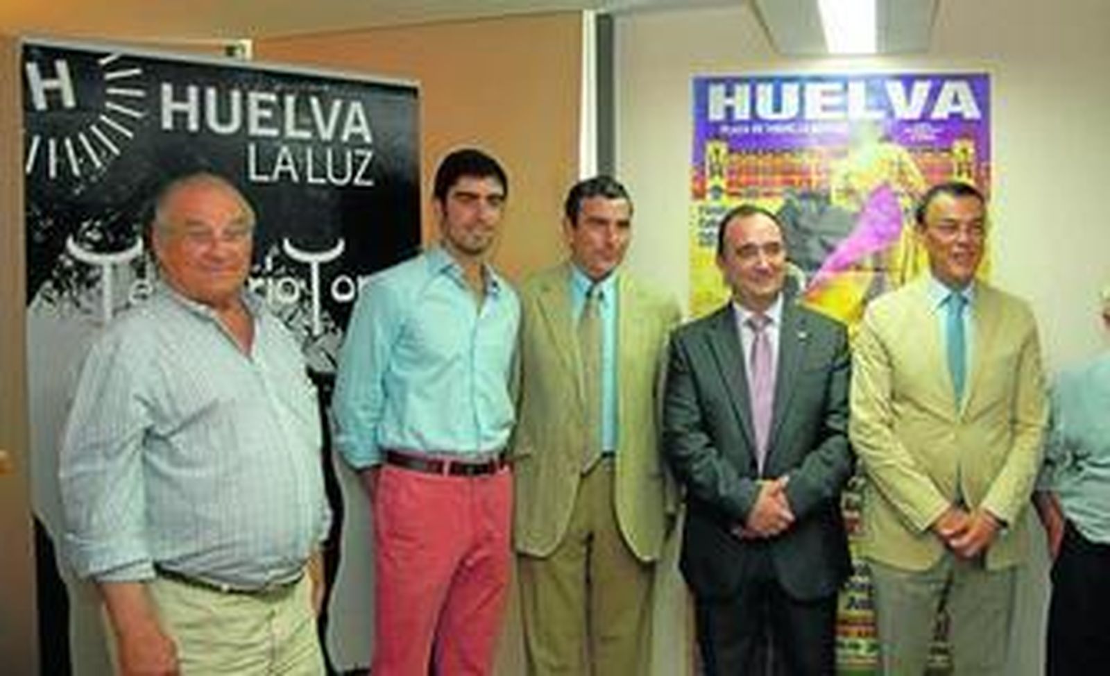 Borja Domecq, Perera y Carlos Perera, junto a Valentín Cortés e Ignacio Caraballo presidentes de las diputaciones de Badajoz y Huelva respectivamente.