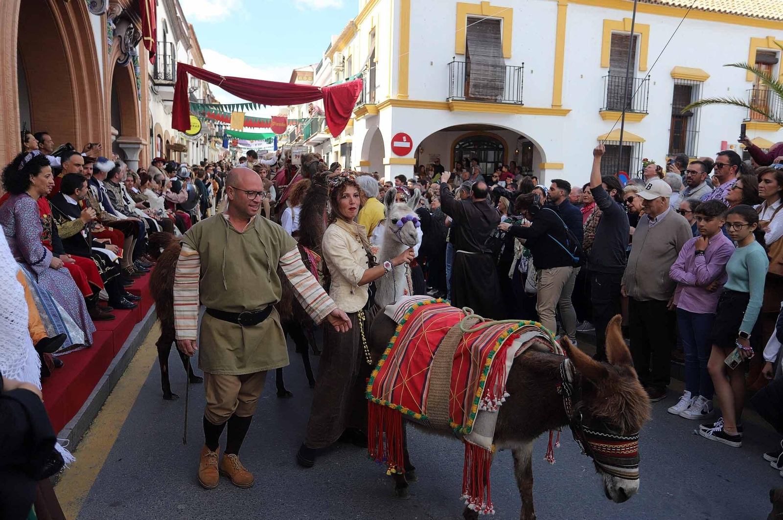 Imágenes del gran ambiente en la Feria Medieval de Palos de la Frontera, Huelva