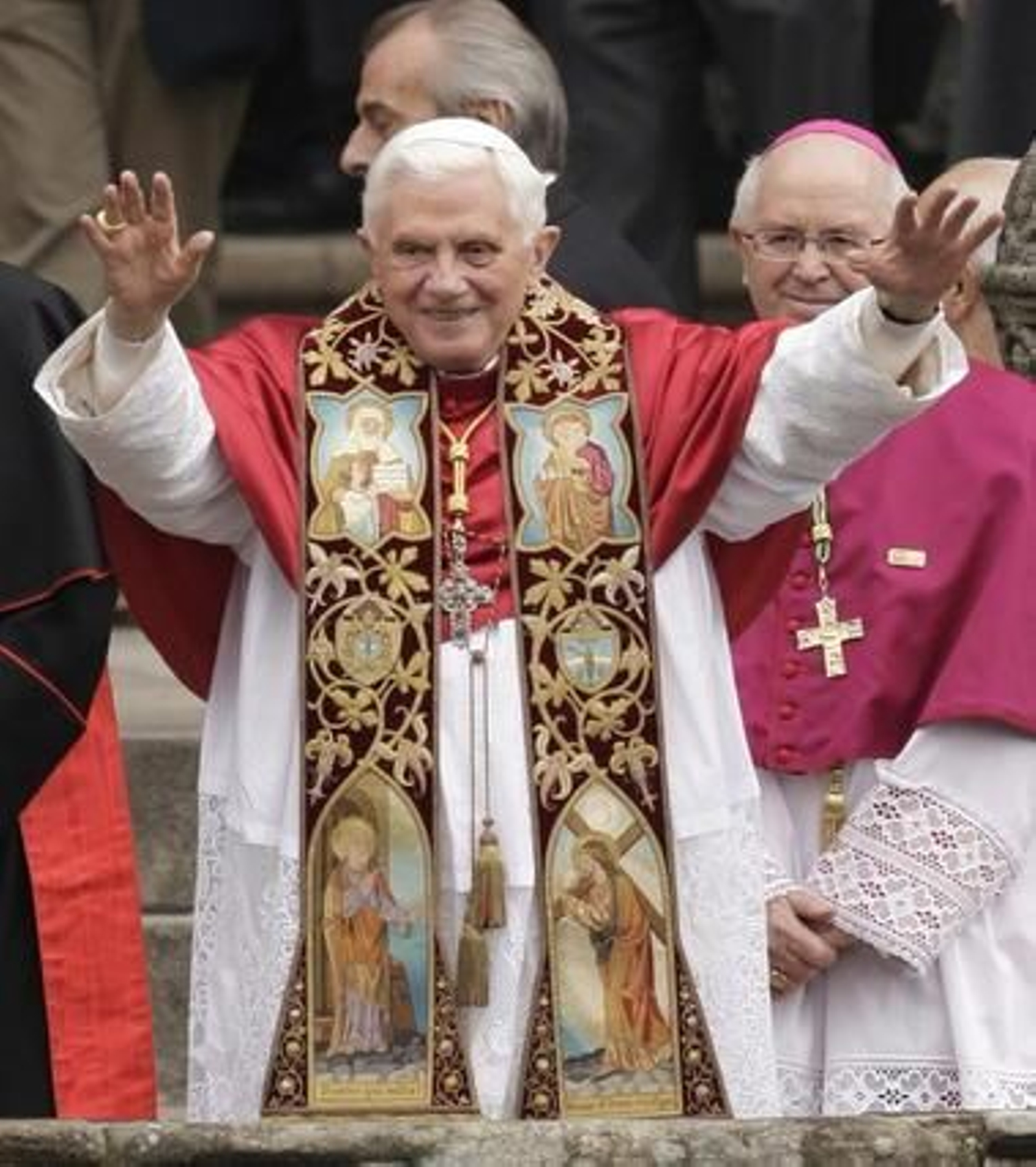 El papa Benedicto XVI realizó su primera parada en España en Santiago de Compostela. 

Foto: EFE