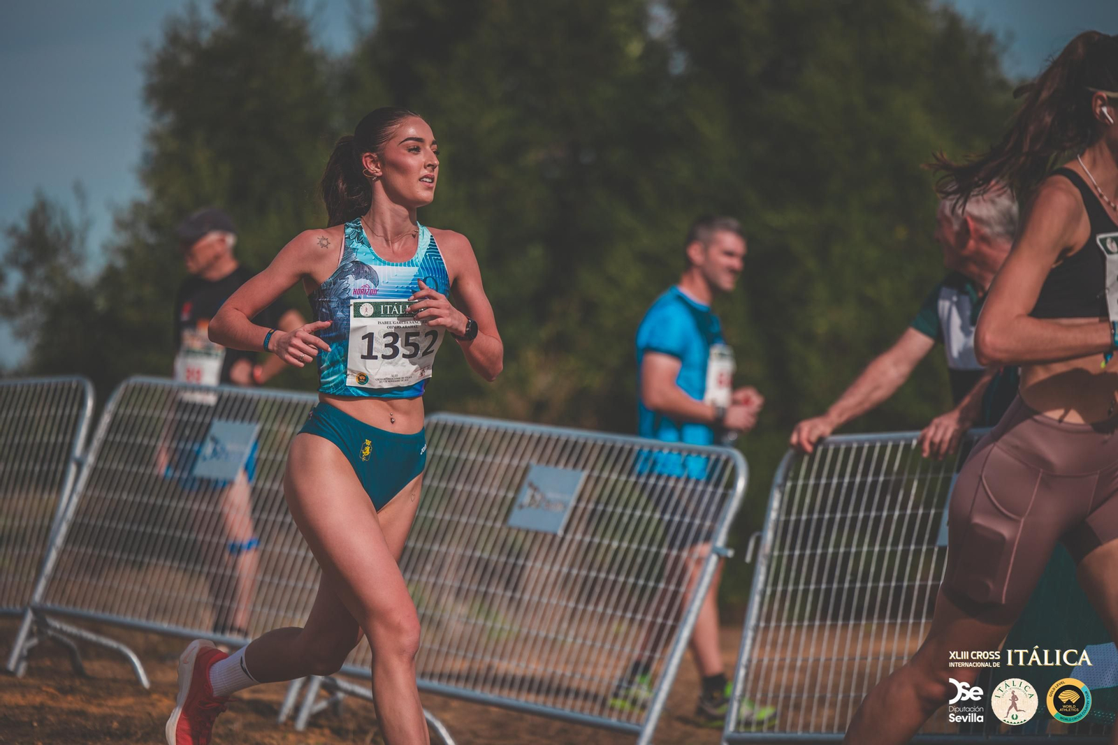 Búscate en las fotos del Cross de Itálica 2025 | 1