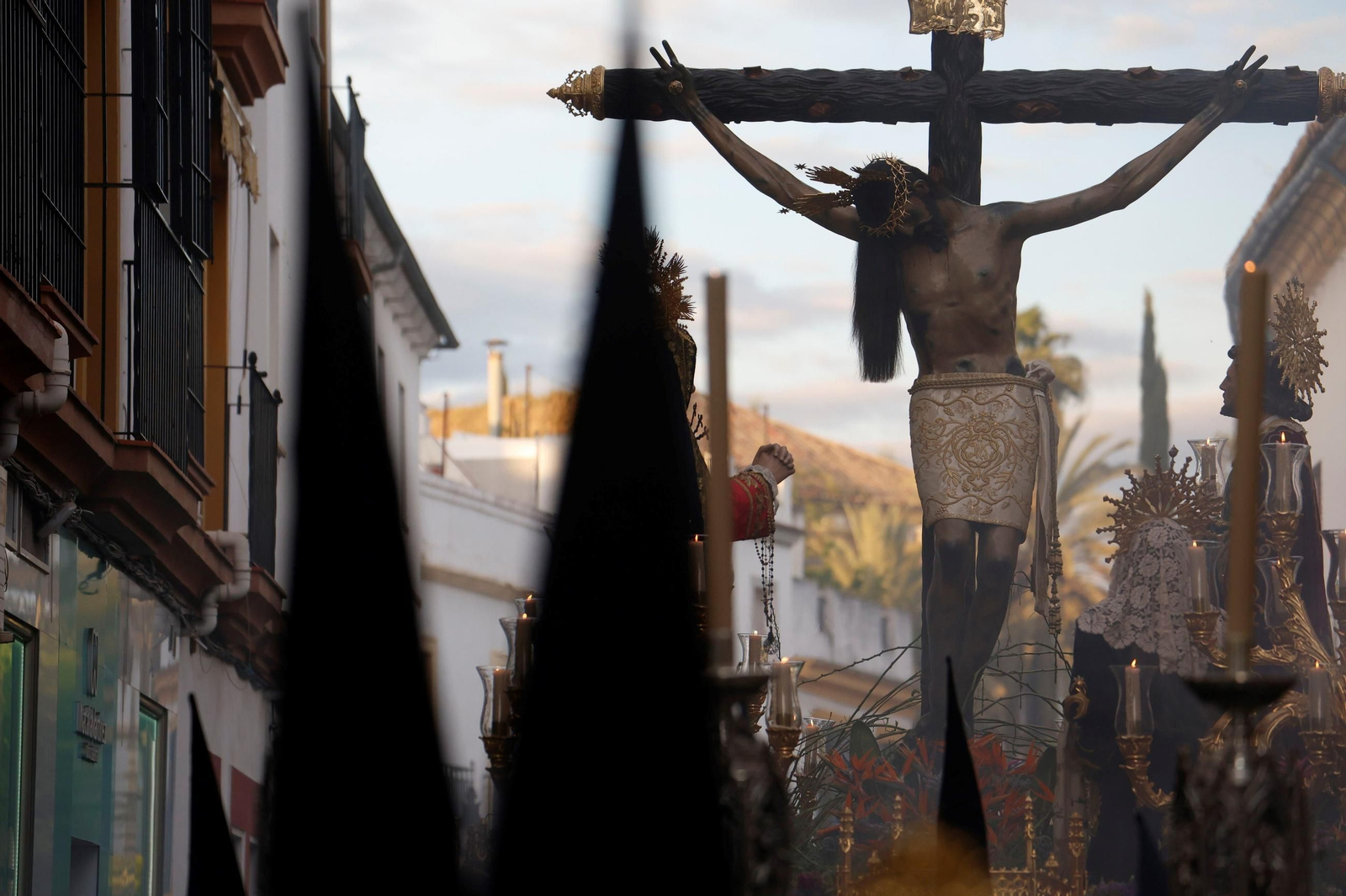 La procesión del Cristo de Gracia en este Jueves Santo de Córdoba, en imágenes