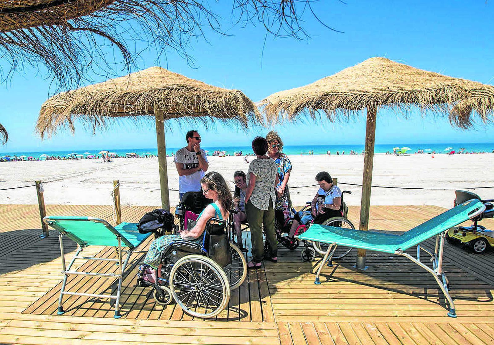 Zona para personas con discapacidad en la playa de Camposoto.