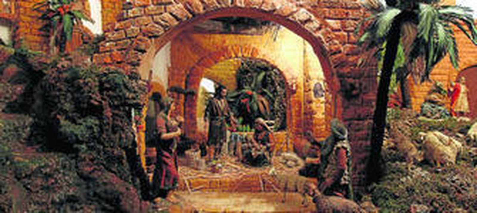 1. Nacimiento instalado en la Casa de los Pisa en el entorno de Plaza Nueva.  2. Detalle de una de las figuras del belén napolitano de la Hermandad del Vía Crucis en San Juan de los Reyes. 3 y 4. Misterio montado en el patio de San Justo y Pastor. 5. Belén en el Hospital del Virgen de las Nieves 6. Belén de la Asunción. 8. Panorámica del nacimiento de la Aurora.