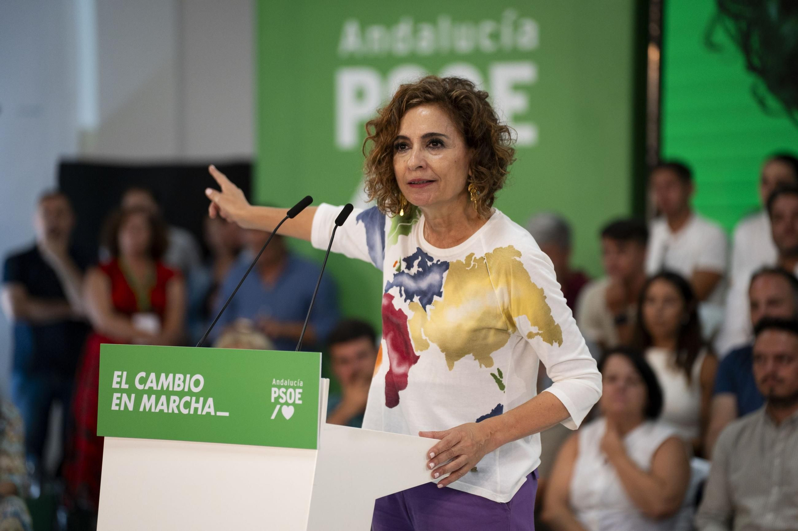 María Jesús Montero durante el encuentro en Jerez.