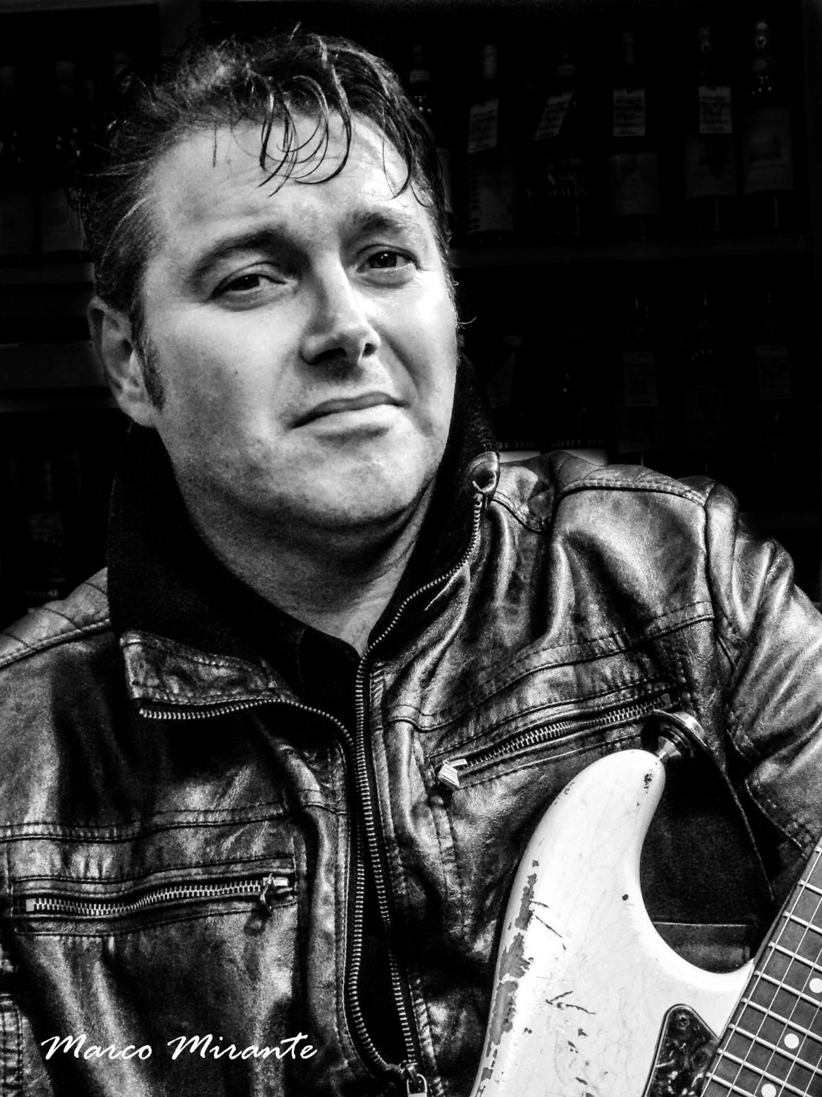 El reconocido cantante Alex Caporuscio.