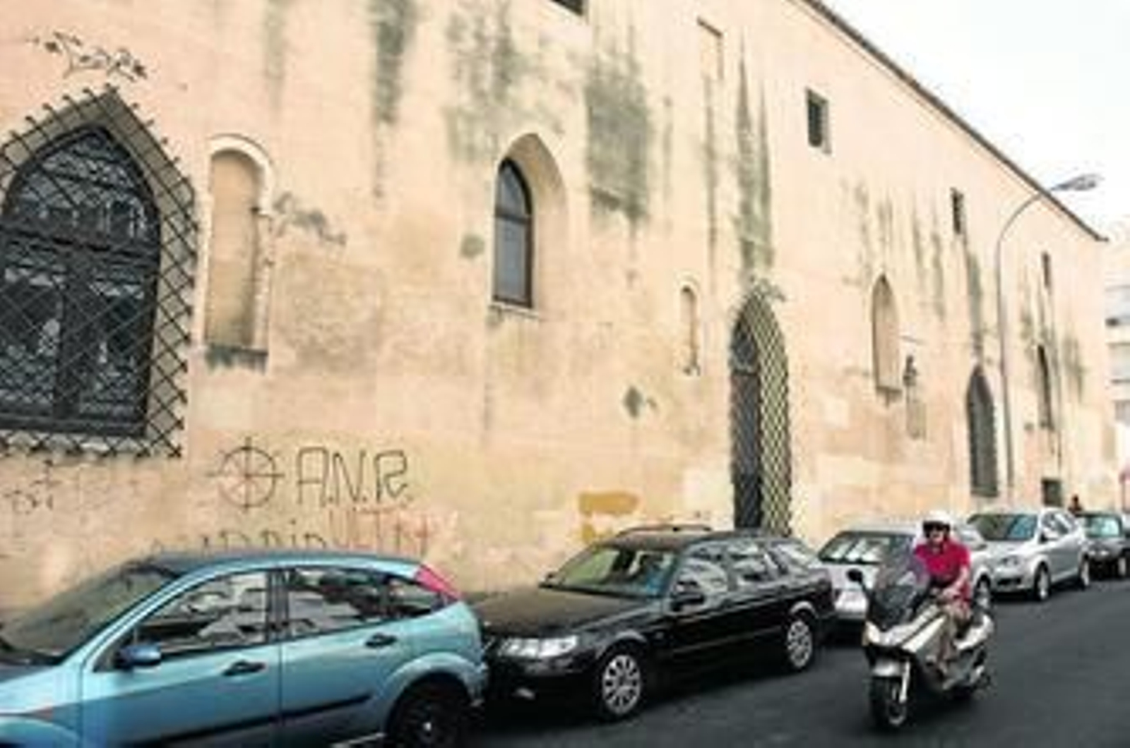 Una quincena de edificios valiosos siguen cerrados y sin uso