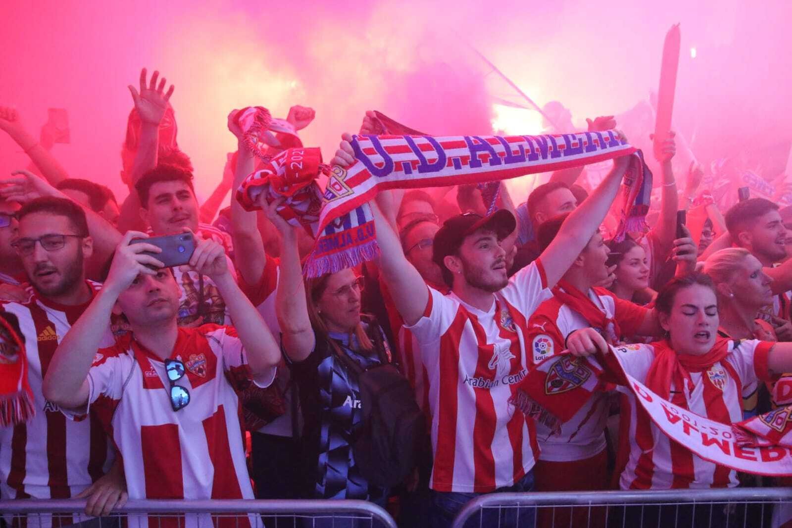 La afición del Almería espera el anuncio de la campaña de abonos