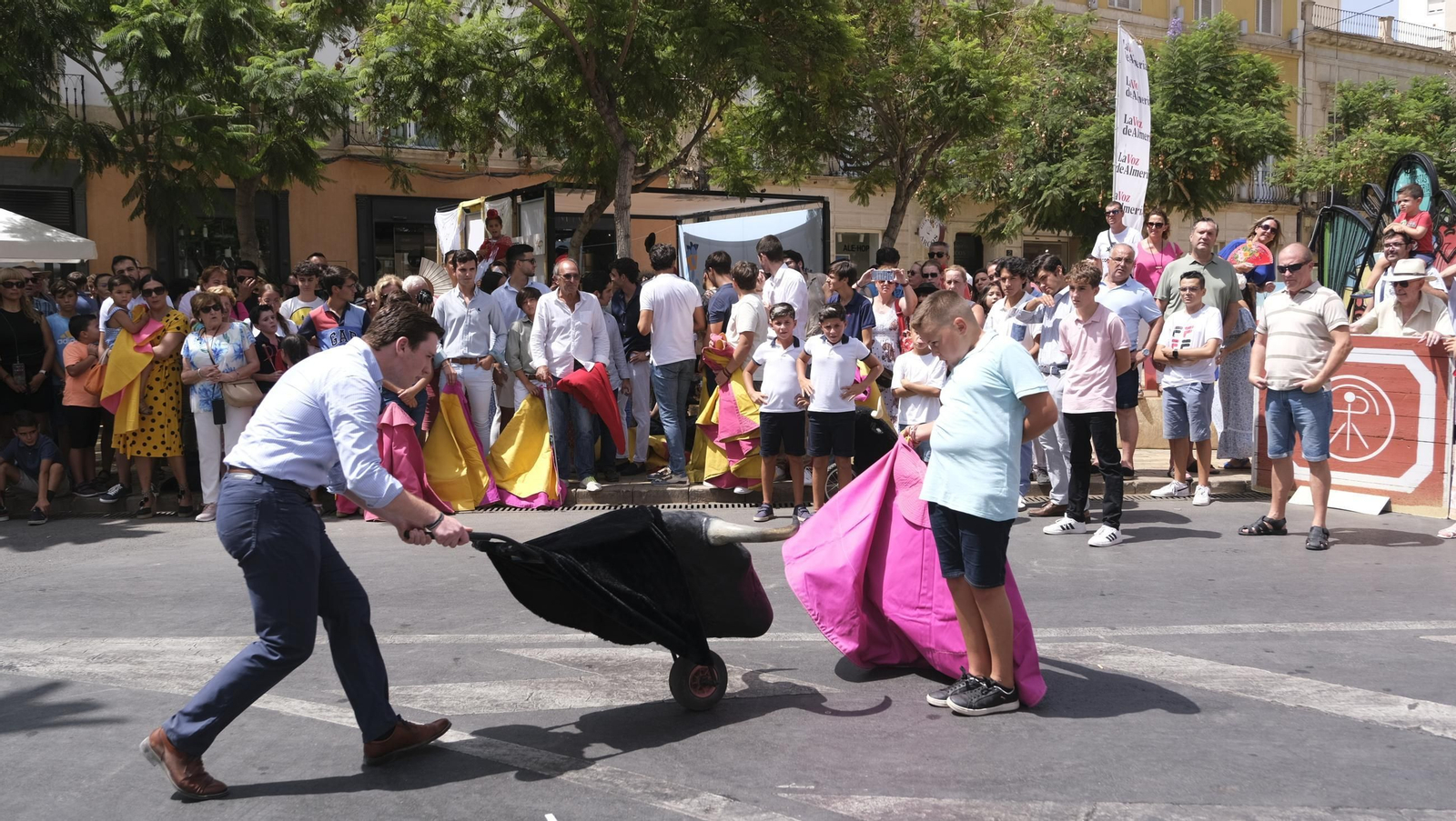 Exhibición de toreo de salón de la Escuela Taurina de Almería, en imágenes