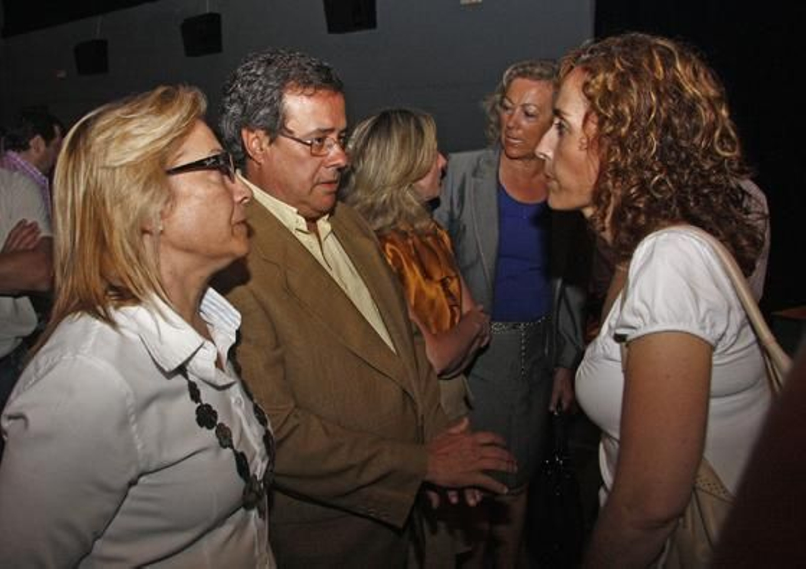 La alcaldesa de Benacazón, Juana María Carmona, convocó un Pleno extraordinario.

Foto: Belén Vargas