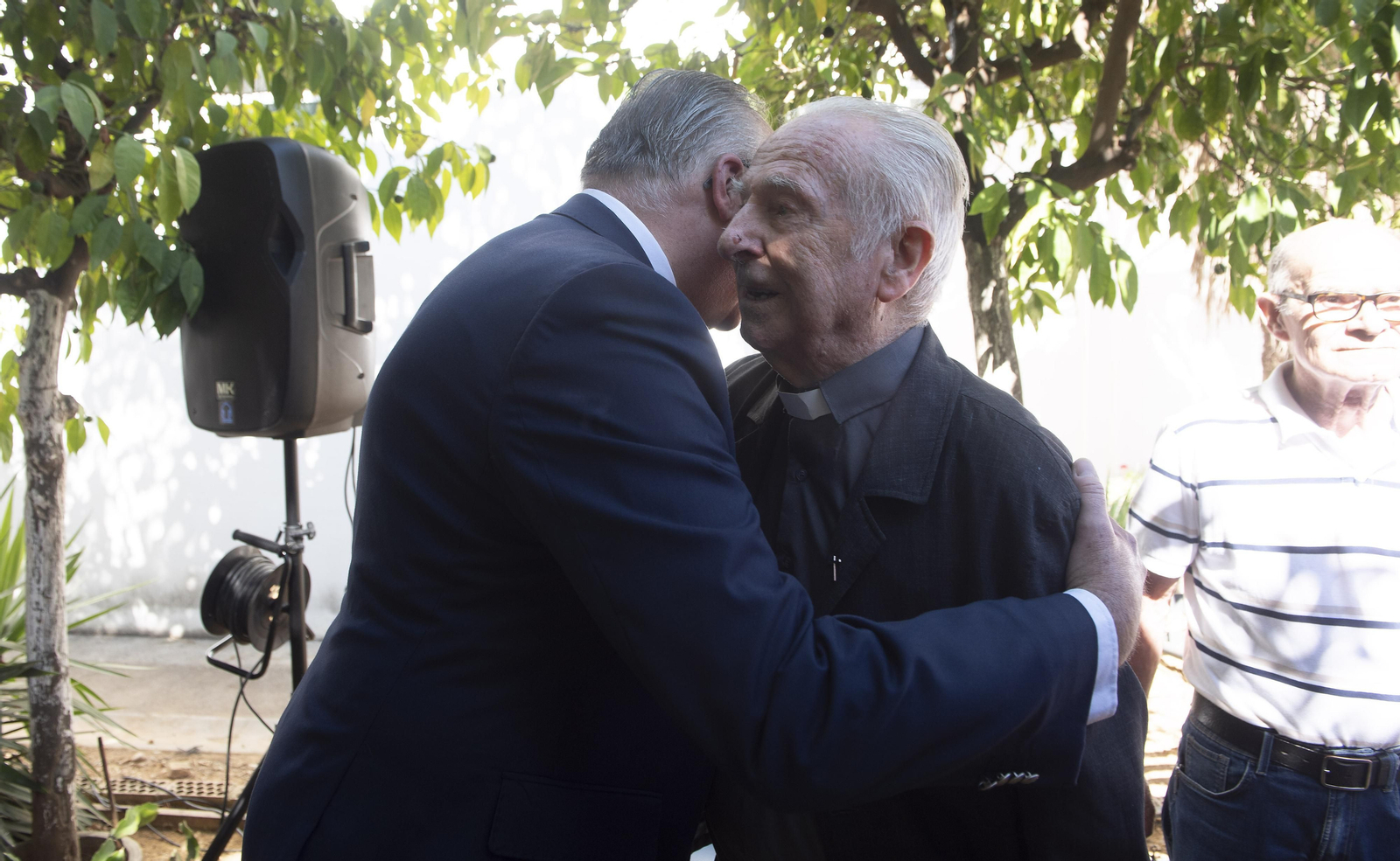 Las imágenes de la inauguración de los jardines del párroco D. Pedro Ybarra