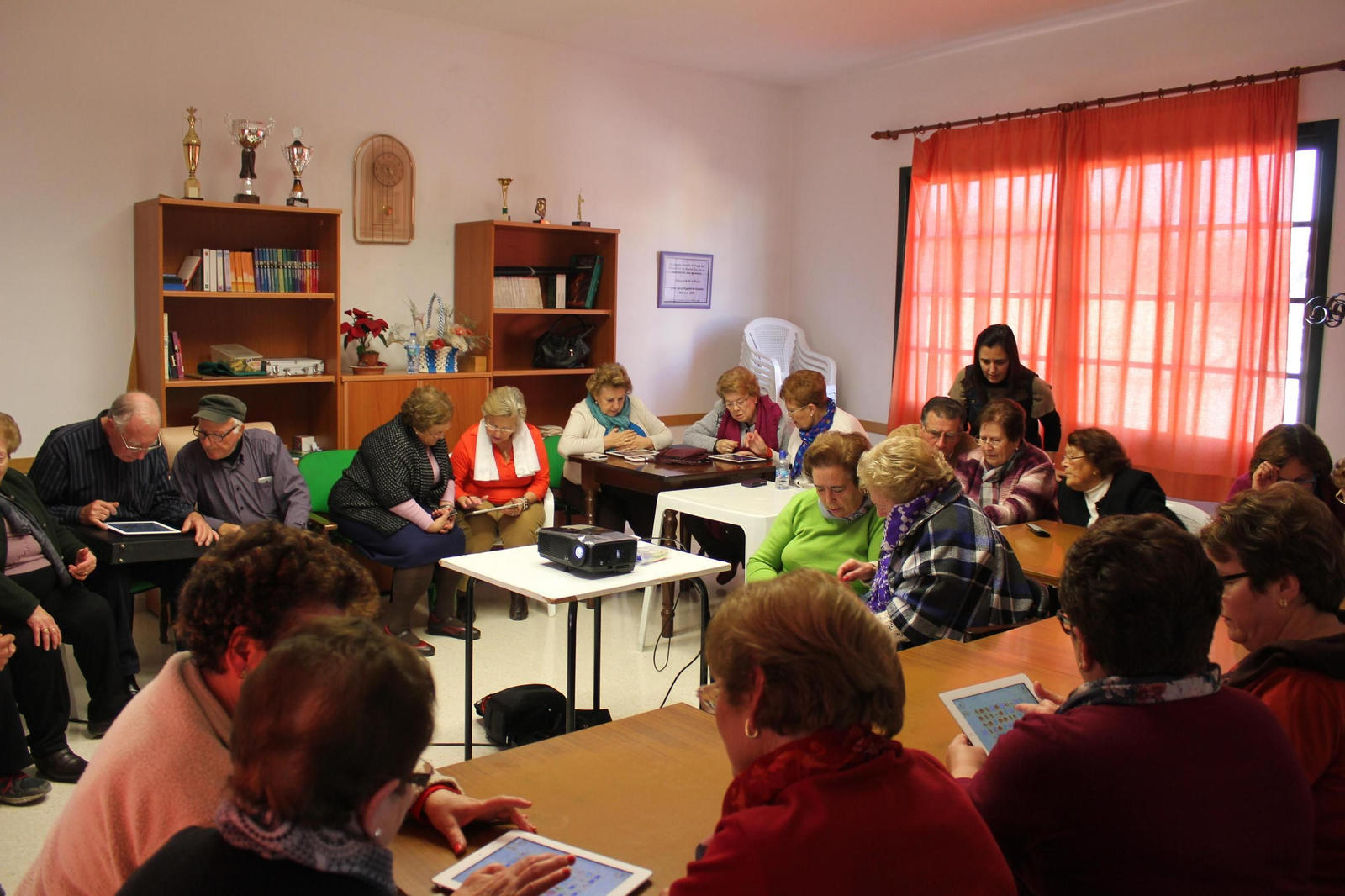 Un taller de mayores, en imagen de archivo