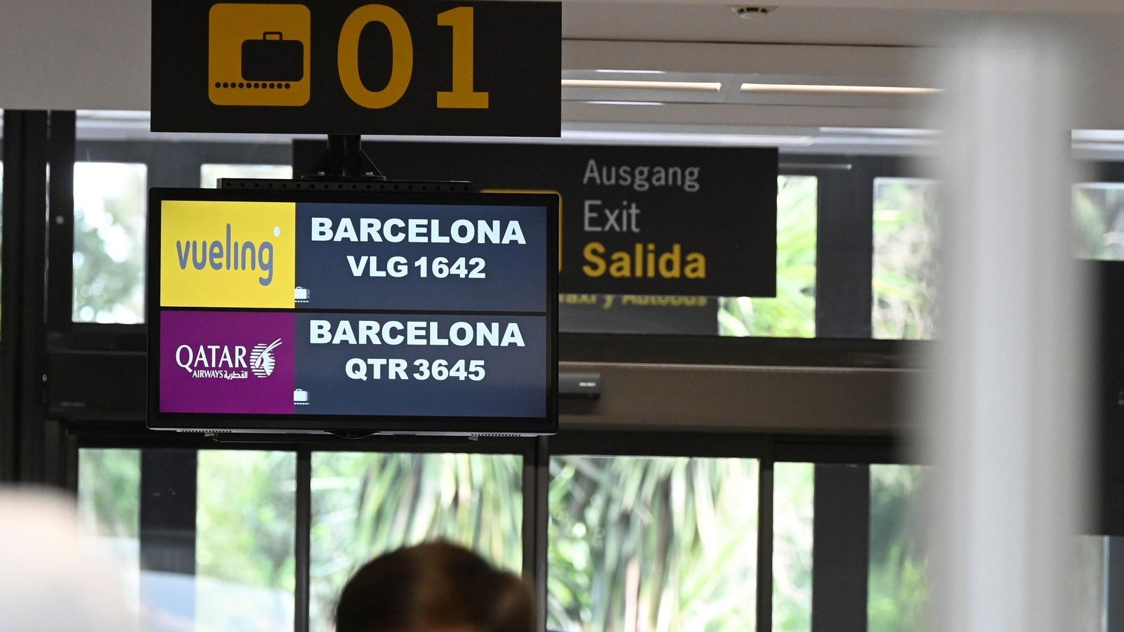 Panel informativo del vuelo Córdoba-Barcelona en el aeropuerto de Córdoba