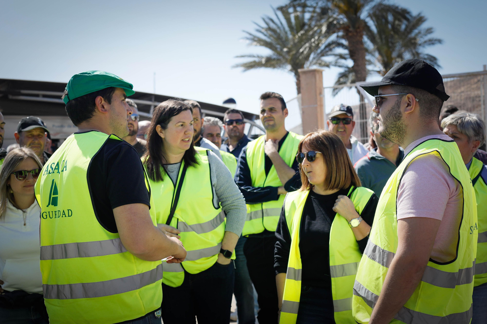 Los agricultores colapsan el puerto de Almería