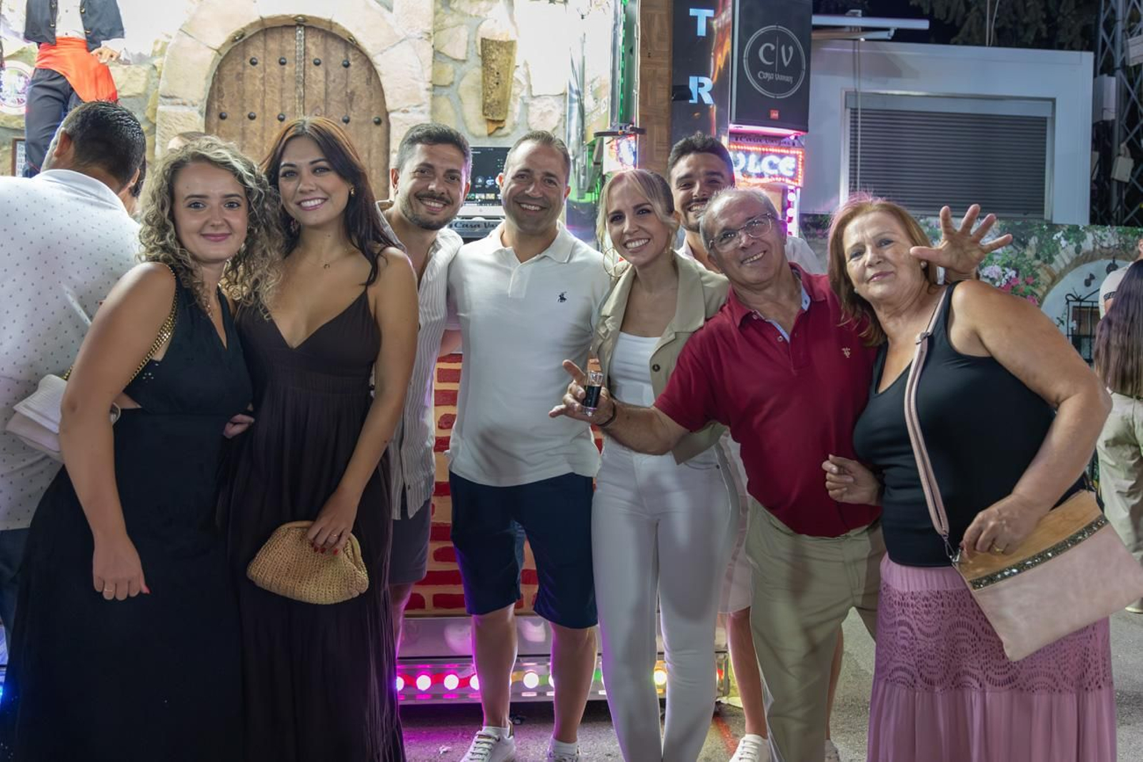 Pasacalles inaugural, fuegos artificiales e iluminación de la portada de feria y del recinto ferial de la Feria de San Bartolomé en Martos