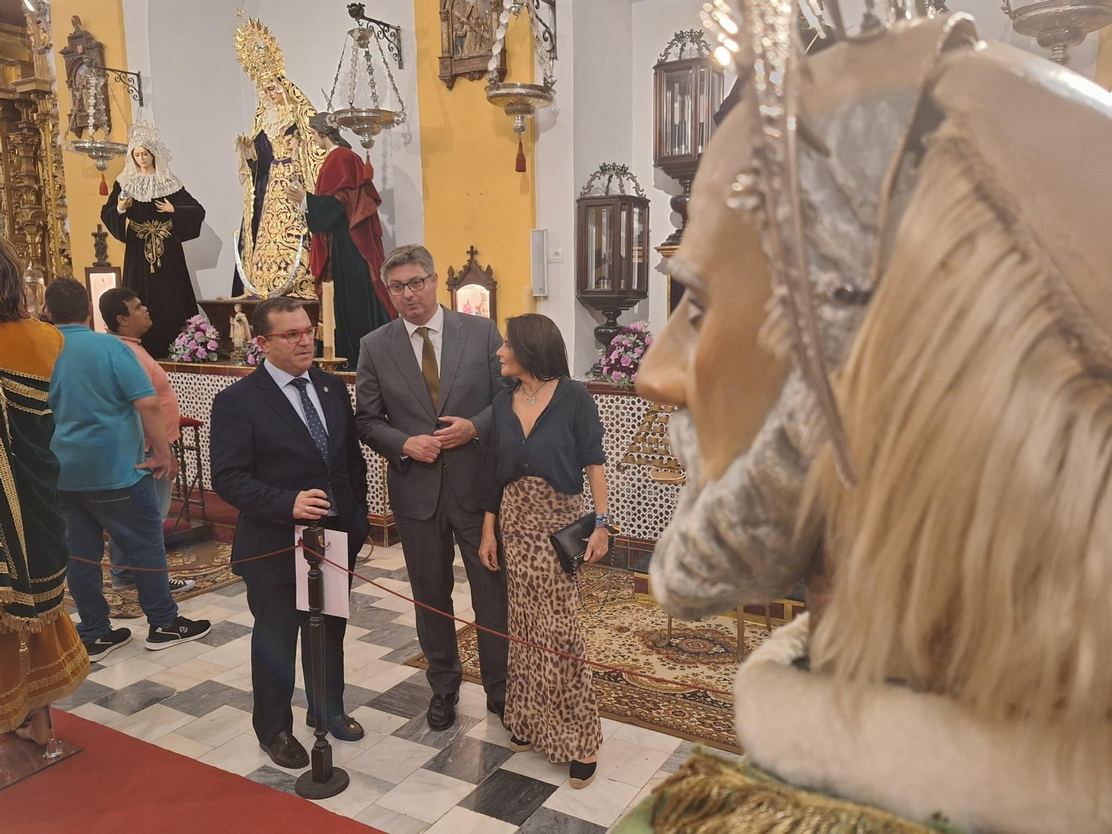 La exposición sobre los estrenos de la Semana Santa de 2024 de Puente Genil, en imágenes