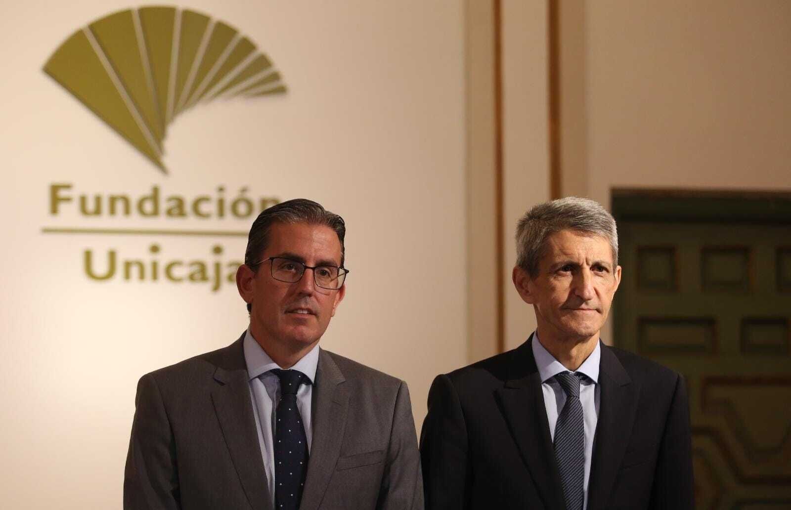 Sergio Corral, director general de la Fundación Bancaria Unicaja, y José Manuel Domínguez, presidente, este viernes.